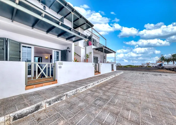 公寓 El Charcon A - Beachfront View By Lanzarote